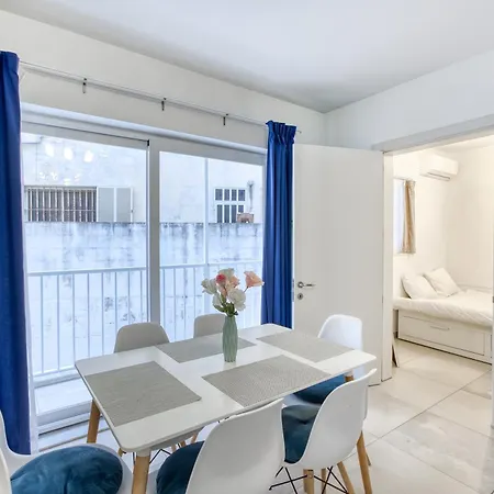 - Modern, Bright & Comfortable Apartmán *
