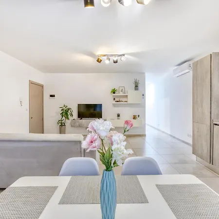 Spacious & Modern 2br In By 360 Estates Msida