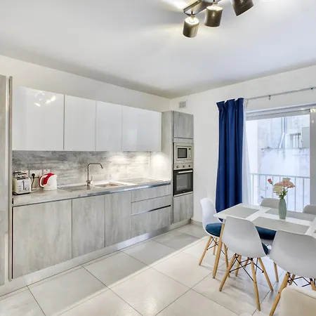 - Modern, Bright & Comfortable