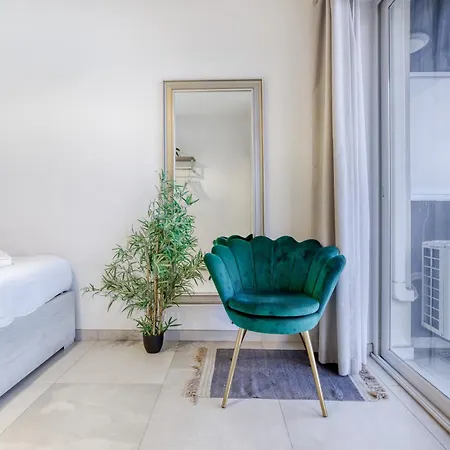 - Modern, Bright & Comfortable