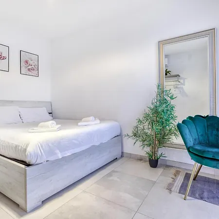 - Modern, Bright & Comfortable