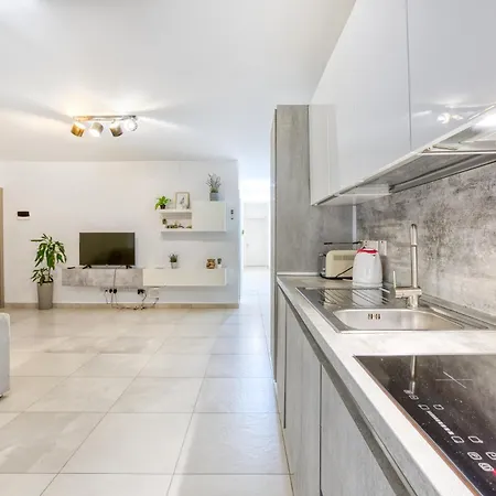- Modern, Bright & Comfortable Msida