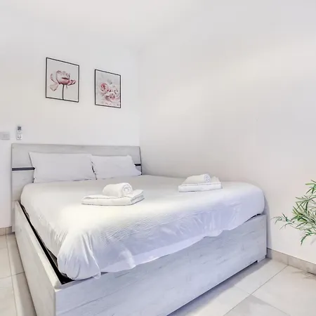 - Modern, Bright & Comfortable
