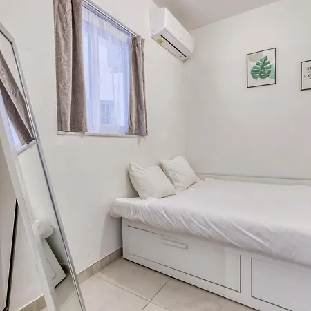 - Modern, Bright & Comfortable